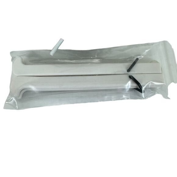 American Girl White Figure Skating Ice Skates Blade Guards Mini Grin Pins New - Picture 3 of 4